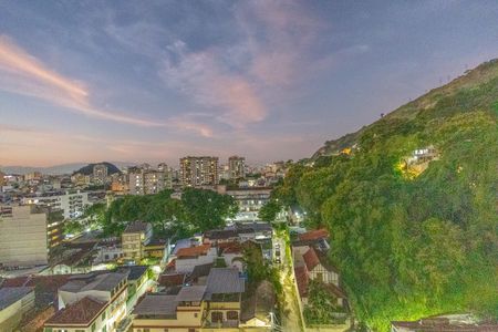 Apartamento à venda com 95m², 3 quartos e 2 vagas Apartamento à venda com 95m², 3 quartos e 2 vagasQuarto 1 Vista