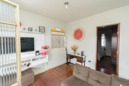 Casa à venda com 300m², 6 quartos e 3 vagas Casa à venda com 300m², 6 quartos e 3 vagasCasa 2 - Sala