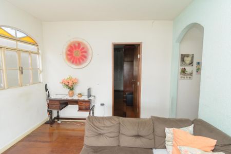 Casa à venda com 300m², 6 quartos e 3 vagas Casa à venda com 300m², 6 quartos e 3 vagasCasa 2 - Sala