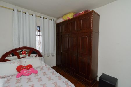 Casa à venda com 300m², 6 quartos e 3 vagas Casa à venda com 300m², 6 quartos e 3 vagasCasa 2 - Quarto 3