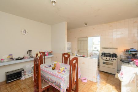 Casa à venda com 300m², 6 quartos e 3 vagas Casa à venda com 300m², 6 quartos e 3 vagasCasa 2 - Cozinha e Sala de Jantar