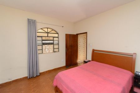 Casa à venda com 300m², 6 quartos e 3 vagas Casa à venda com 300m², 6 quartos e 3 vagasCasa 1 - Suíte