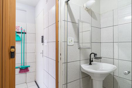 Banheiro Social de kitnet/studio para alugar com 1 quarto, 30m² em Bela Vista, São Paulo