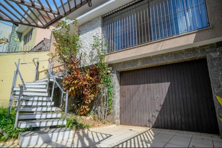 Casa para alugar com 240m², 3 quartos e 3 vagas Casa para alugar com 240m², 3 quartos e 3 vagasFachada