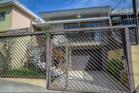 Casa para alugar com 240m², 3 quartos e 3 vagas Casa para alugar com 240m², 3 quartos e 3 vagasFachada