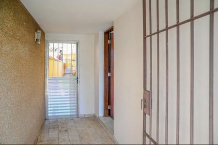 Casa à venda com 240m², 4 quartos e 3 vagas Casa à venda com 240m², 4 quartos e 3 vagasEntrada