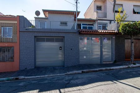 Casa para alugar com 200m², 2 quartos e 2 vagas Casa para alugar com 200m², 2 quartos e 2 vagasFachada