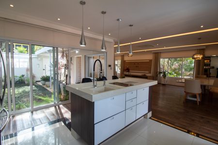 Casa à venda com 243m², 3 quartos e 4 vagas Casa à venda com 243m², 3 quartos e 4 vagasCozinha