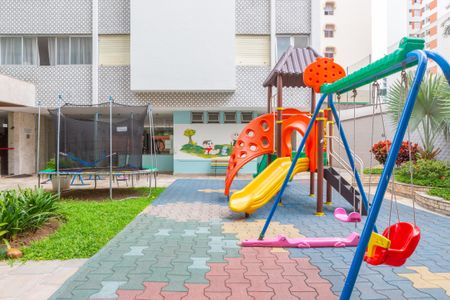 Apartamento à venda com 118m², 3 quartos e 1 vaga Apartamento à venda com 118m², 3 quartos e 1 vagaÁrea comum - Playground