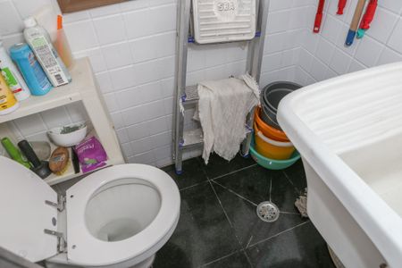 Apartamento à venda com 118m², 3 quartos e 1 vaga Apartamento à venda com 118m², 3 quartos e 1 vagaBanheiro de serviço