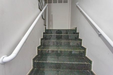 Apartamento à venda com 32m², 1 quarto e sem vagaEscada