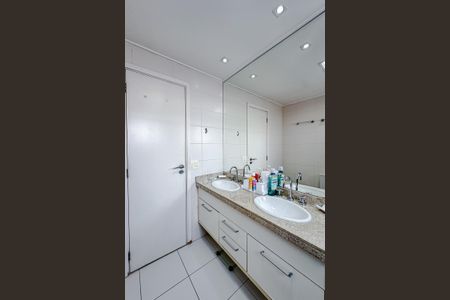 Apartamento à venda com 155m², 3 quartos e 3 vagasBanheiro da Suíte 1