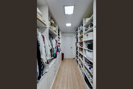 Apartamento à venda com 155m², 3 quartos e 3 vagasCloset da suíte 1