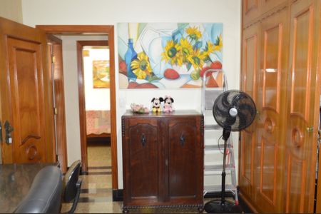 Casa à venda com 320m², 2 quartos e 10 vagasEscritório