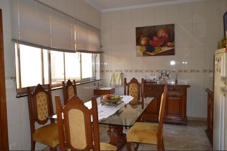 Casa à venda com 320m², 2 quartos e 10 vagasCozinha 