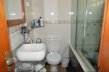 Casa à venda com 320m², 2 quartos e 10 vagasBanheiro Social