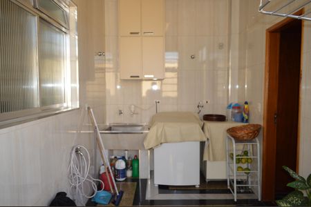 Casa à venda com 320m², 2 quartos e 10 vagasÁrea de Serviço