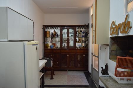 Casa à venda com 320m², 2 quartos e 10 vagasEdícula 