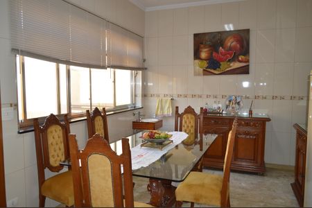 Casa à venda com 320m², 2 quartos e 10 vagasCozinha 