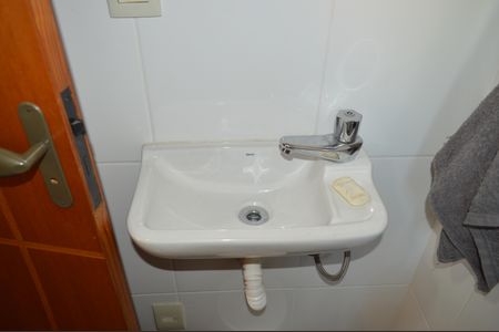 Casa à venda com 320m², 2 quartos e 10 vagasBanheiro de Serviço