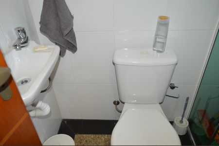 Casa à venda com 320m², 2 quartos e 10 vagasBanheiro de Serviço