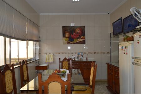 Casa à venda com 320m², 2 quartos e 10 vagasCozinha 