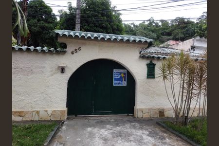 Casa à venda com 244m², 4 quartos e 3 vagasFachada