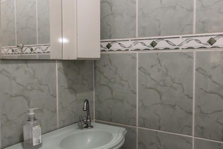 Casa à venda com 225m², 3 quartos e 2 vagas Casa à venda com 225m², 3 quartos e 2 vagasBanheiro
