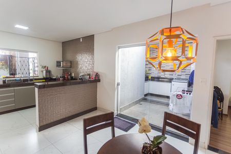 Casa à venda com 180m², 4 quartos e 2 vagas Casa à venda com 180m², 4 quartos e 2 vagasCopa