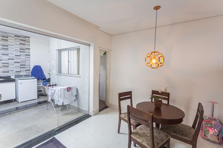 Casa à venda com 180m², 4 quartos e 2 vagas Casa à venda com 180m², 4 quartos e 2 vagasCopa