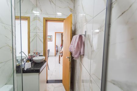 Casa à venda com 180m², 4 quartos e 2 vagas Casa à venda com 180m², 4 quartos e 2 vagasEdícula - Banheiro