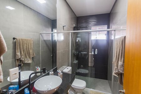 Casa à venda com 180m², 4 quartos e 2 vagas Casa à venda com 180m², 4 quartos e 2 vagasBanheiro Social