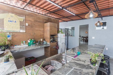 Casa à venda com 180m², 4 quartos e 2 vagas Casa à venda com 180m², 4 quartos e 2 vagasEspaço Gourmet
