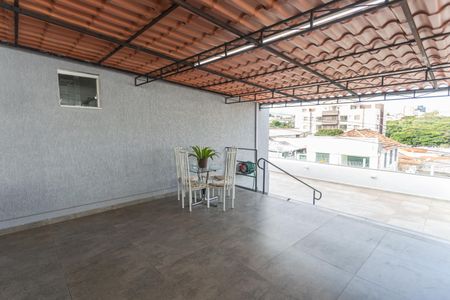 Casa à venda com 180m², 4 quartos e 2 vagas Casa à venda com 180m², 4 quartos e 2 vagasEspaço Gourmet