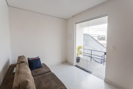 Casa à venda com 180m², 4 quartos e 2 vagas Casa à venda com 180m², 4 quartos e 2 vagasSala