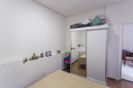 Casa à venda com 180m², 4 quartos e 2 vagas Casa à venda com 180m², 4 quartos e 2 vagasQuarto