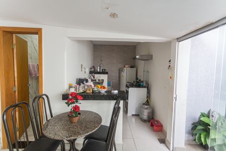 Casa à venda com 180m², 4 quartos e 2 vagas Casa à venda com 180m², 4 quartos e 2 vagasEdícula - Cozinha