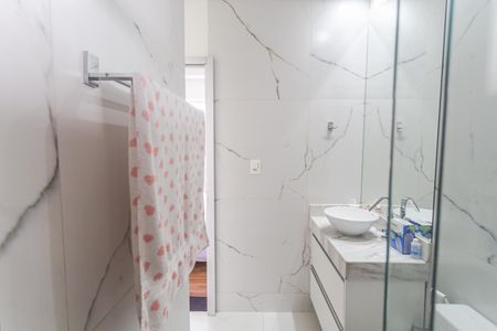 Casa à venda com 180m², 4 quartos e 2 vagas Casa à venda com 180m², 4 quartos e 2 vagasBanheiro da Suíte 1