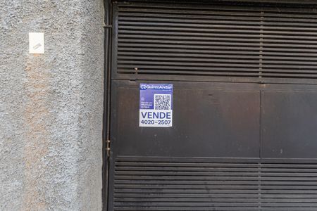 Casa à venda com 180m², 4 quartos e 2 vagas Casa à venda com 180m², 4 quartos e 2 vagasFachada e Placa