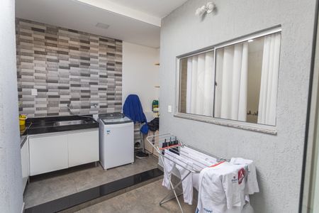 Casa à venda com 180m², 4 quartos e 2 vagas Casa à venda com 180m², 4 quartos e 2 vagasÁrea de Serviço