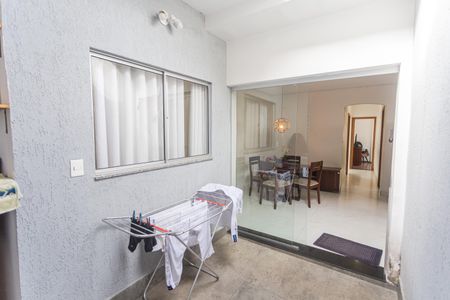 Casa à venda com 180m², 4 quartos e 2 vagas Casa à venda com 180m², 4 quartos e 2 vagasÁrea de Serviço