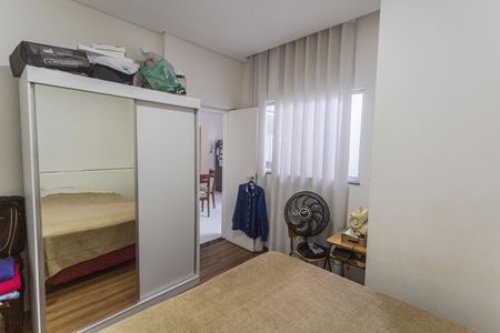 Casa à venda com 180m², 4 quartos e 2 vagas Casa à venda com 180m², 4 quartos e 2 vagasQuarto
