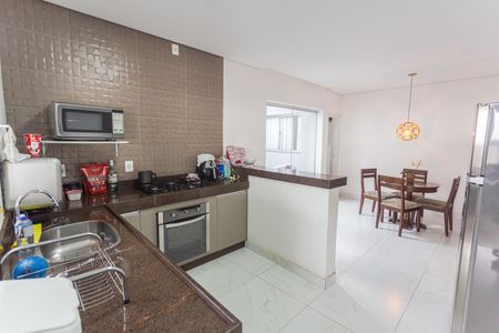 Casa à venda com 180m², 4 quartos e 2 vagas Casa à venda com 180m², 4 quartos e 2 vagasCozinha