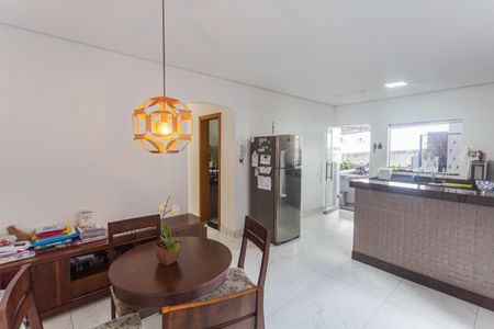 Casa à venda com 180m², 4 quartos e 2 vagas Casa à venda com 180m², 4 quartos e 2 vagasCopa