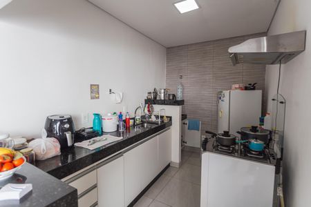 Casa à venda com 180m², 4 quartos e 2 vagas Casa à venda com 180m², 4 quartos e 2 vagasEdícula - Cozinha