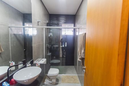 Casa à venda com 180m², 4 quartos e 2 vagas Casa à venda com 180m², 4 quartos e 2 vagasBanheiro Social