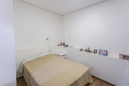 Casa à venda com 180m², 4 quartos e 2 vagas Casa à venda com 180m², 4 quartos e 2 vagasQuarto