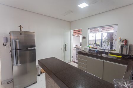 Casa à venda com 180m², 4 quartos e 2 vagas Casa à venda com 180m², 4 quartos e 2 vagasCozinha