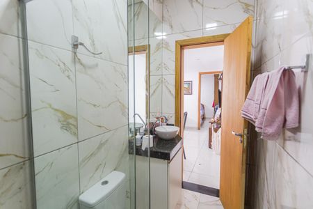 Casa à venda com 180m², 4 quartos e 2 vagas Casa à venda com 180m², 4 quartos e 2 vagasEdícula - Banheiro