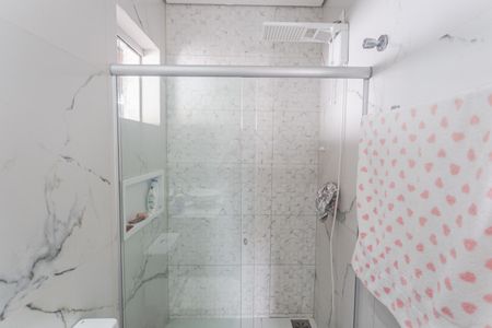 Casa à venda com 180m², 4 quartos e 2 vagas Casa à venda com 180m², 4 quartos e 2 vagasBanheiro da Suíte 1